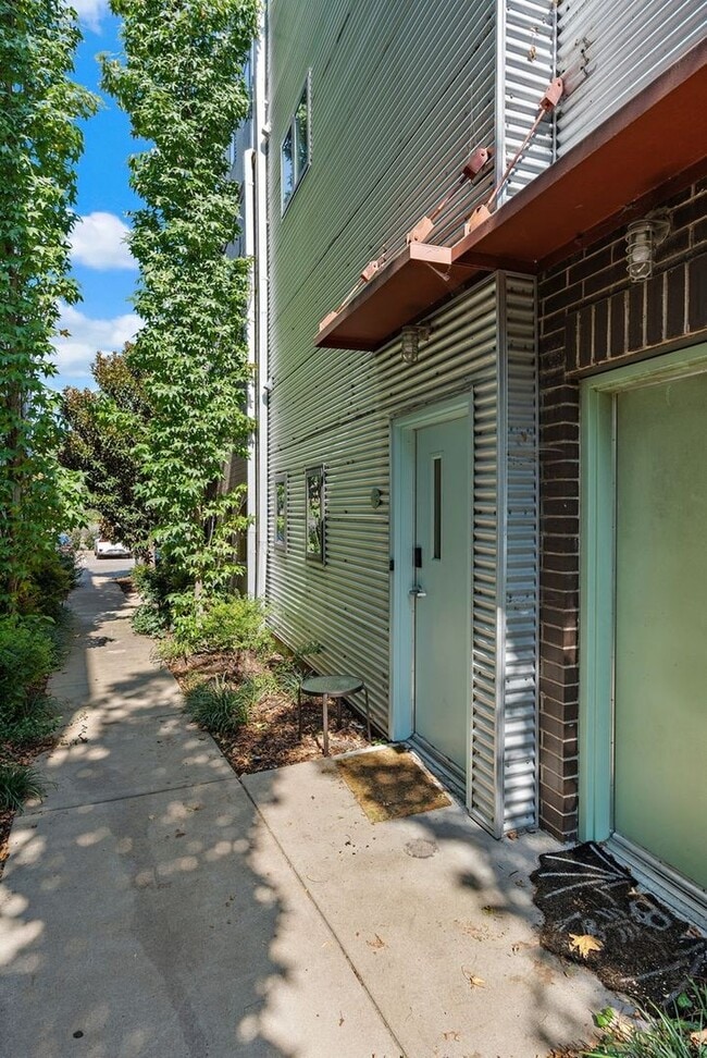 Building Photo - Charming 3BR Townhome in Nashville