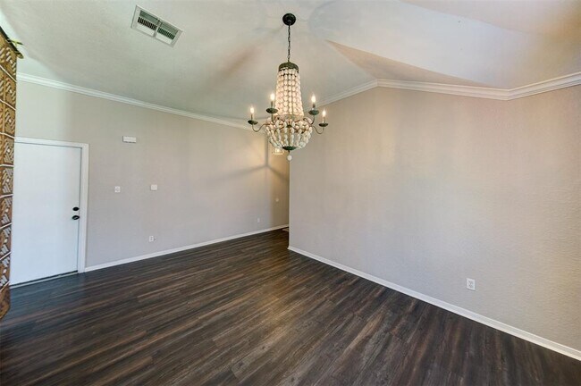 Building Photo - 402 Live Oak Ln