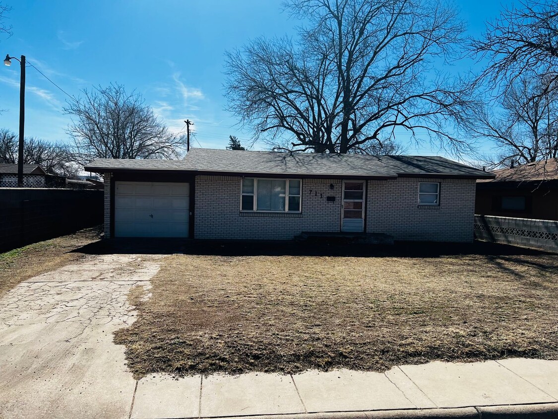 711 W 16th St Brick House House Rental in Portales, NM