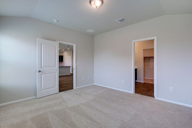Foto del edificio - Modern Elegance and Comfort: 3BR/2BA Singl...