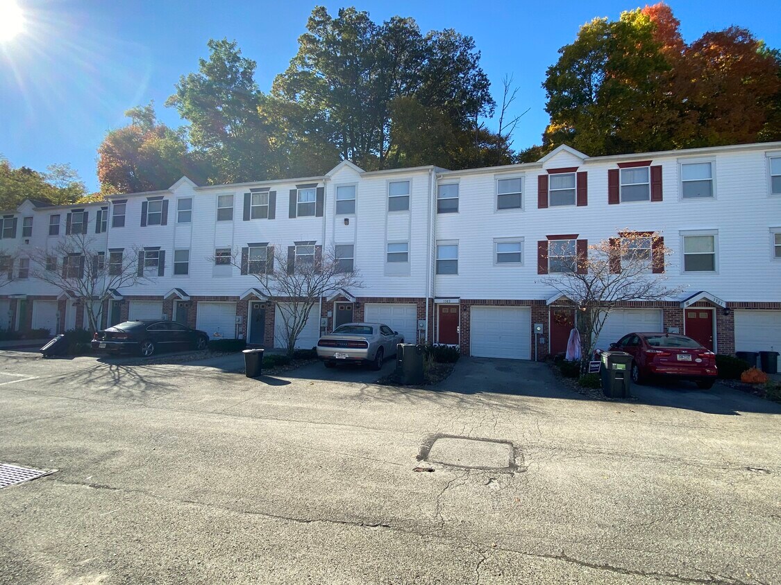 Building Photo - 16 Bel Air Dr