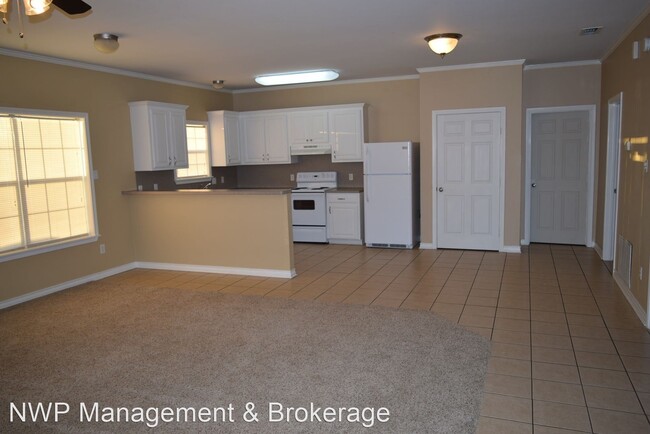 Foto del edificio - 2 br, 1 bath House - 800 West Main Street