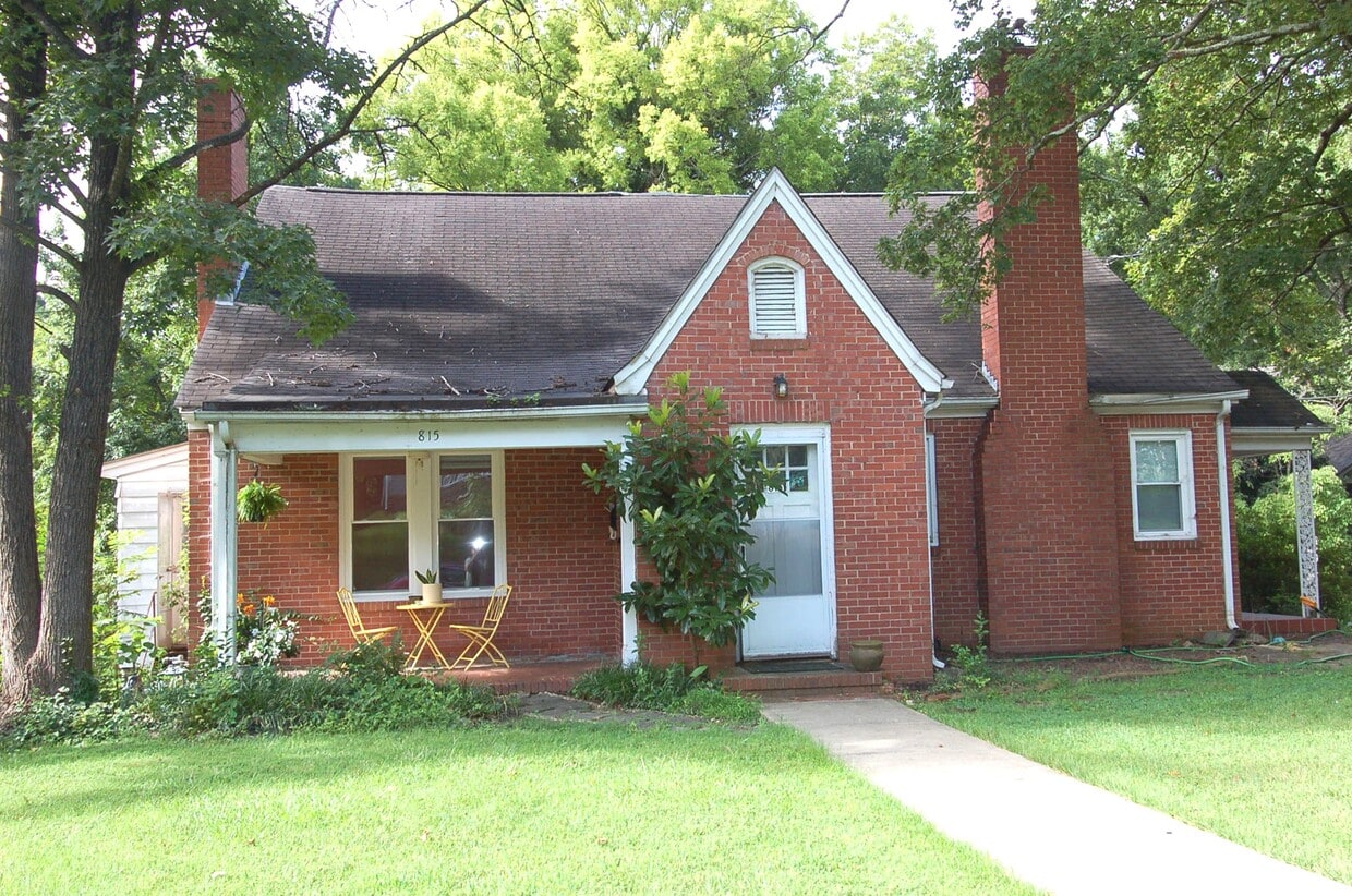 Primary Photo - 815 W Johnson St
