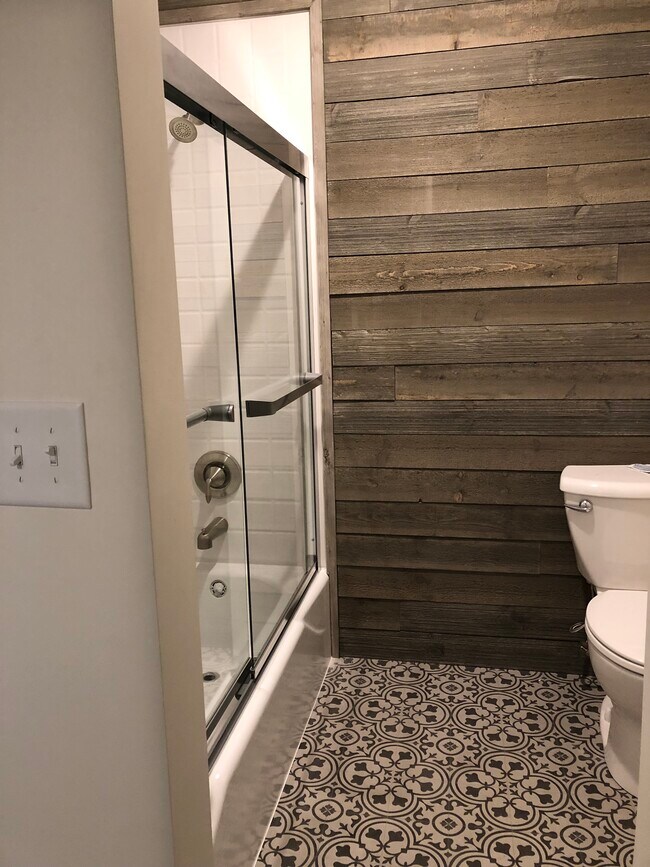 full bathroom - 5336 Stonecliffe Dr