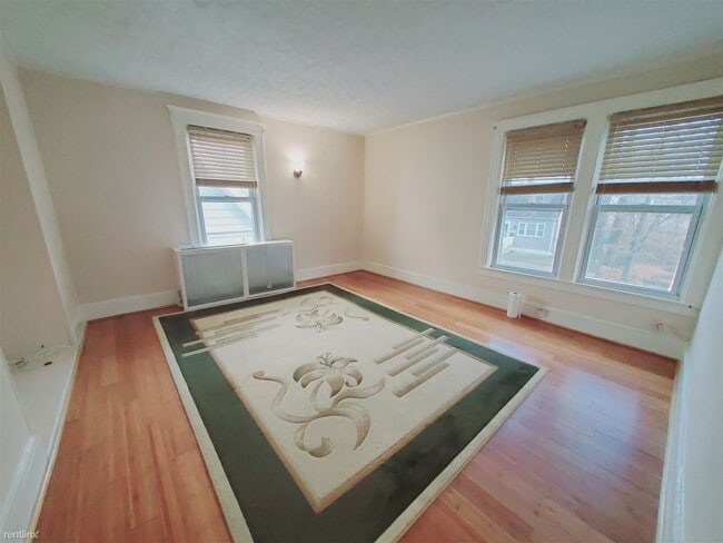 Building Photo - 2 br, 1 bath Condo - 131 Soundview Ave Apt 2