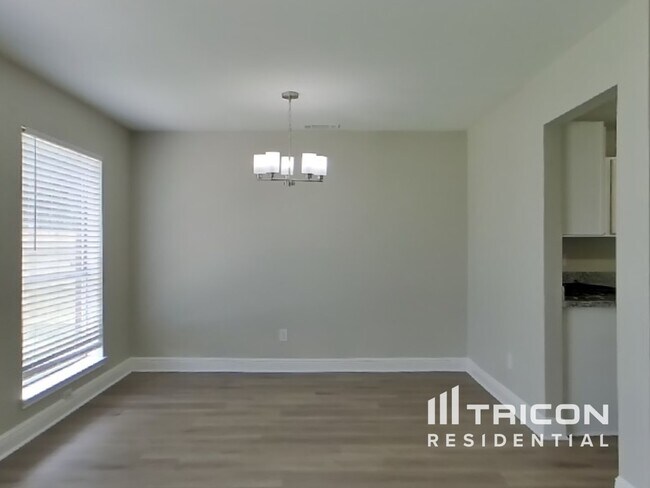 Foto del edificio - 2403 Clear Ridge Dr
