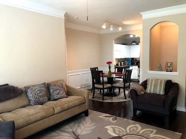 Building Photo - 1850 Cotillion Dr