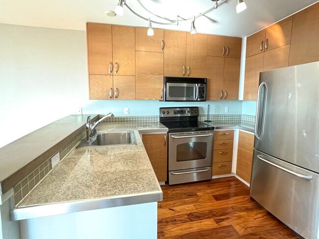 Building Photo - 2 bed/1bath Belltown full waterfront view ...