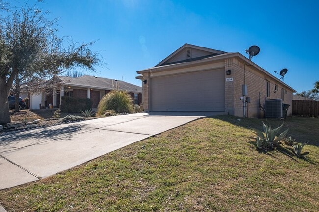 Building Photo - Lovely & Convenient 3 Bedroom, 2 Bath Home...