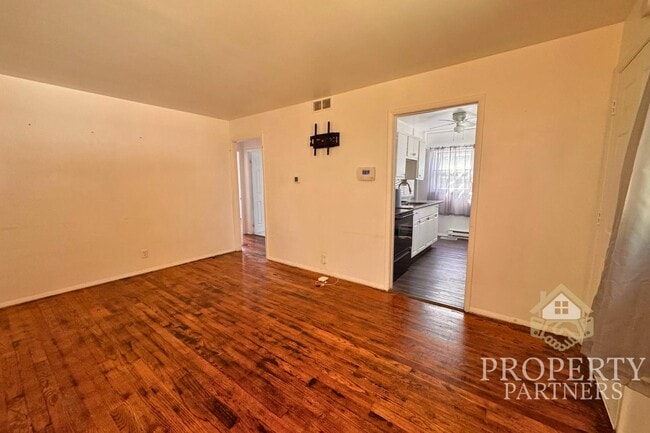 Building Photo - 3301 W 22nd St