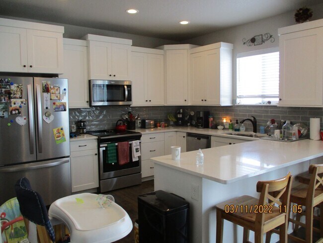 Photo - Spacious, Pet Friendly 3-Bedroom Townhome ...