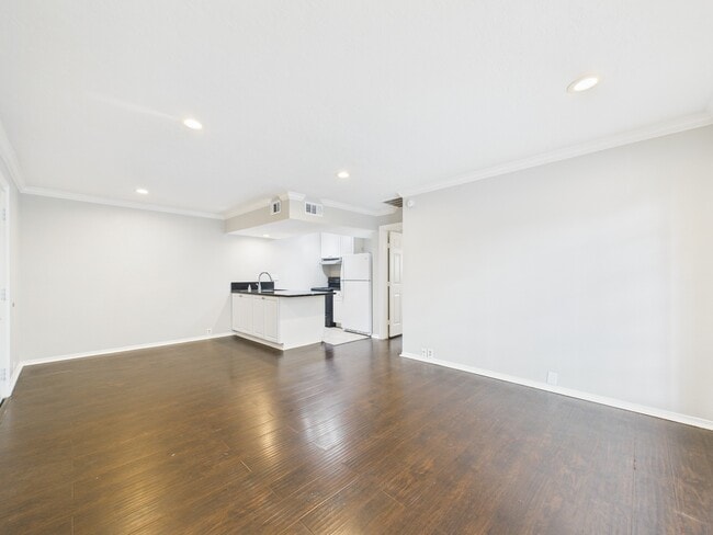 Building Photo - 5353 Richmond Ave.