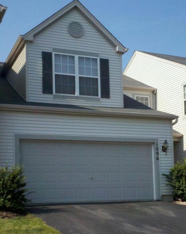 Building Photo - 1096 Clover Dr