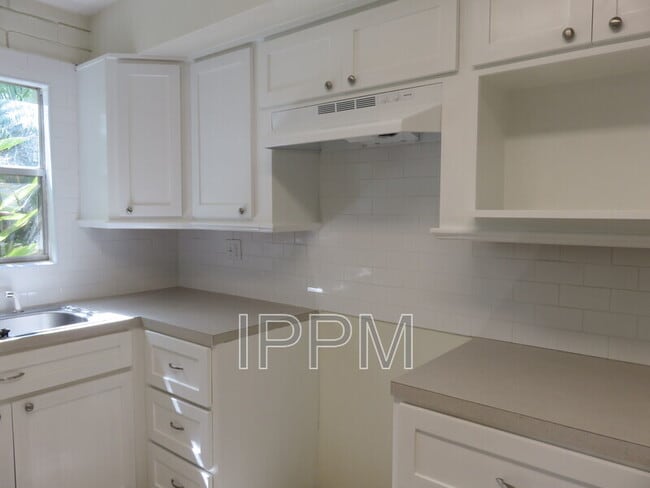 Building Photo - 5108 Manana Cir