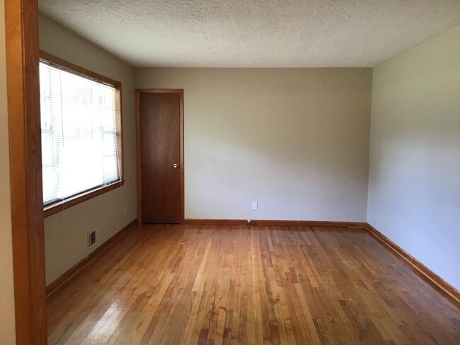 Foto del edificio - 10 Hampton Dr