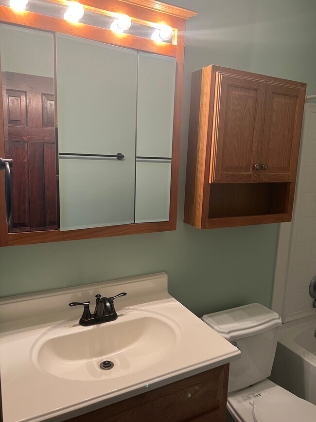 Foto del edificio - 3714 Creekwood Dr