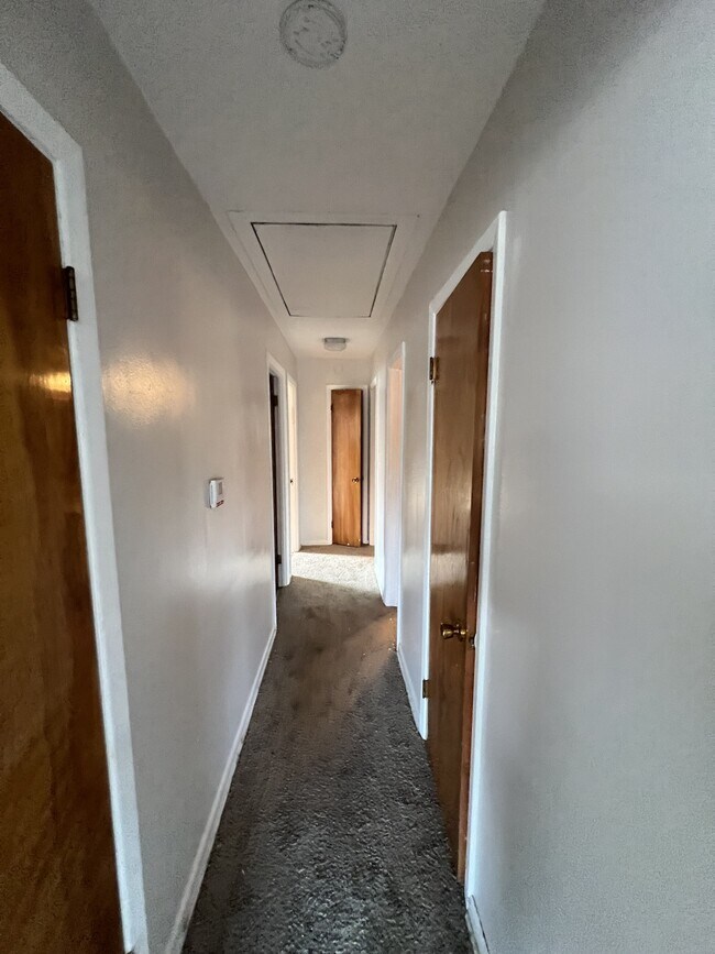 Foto del edificio - 13706 Rexwood Ave