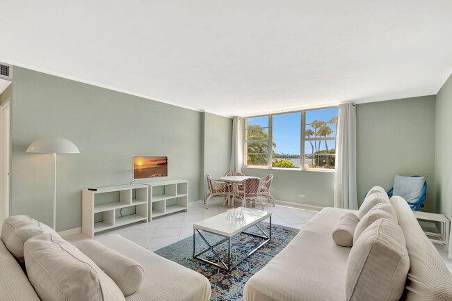 Building Photo - 2800 N Flagler Dr