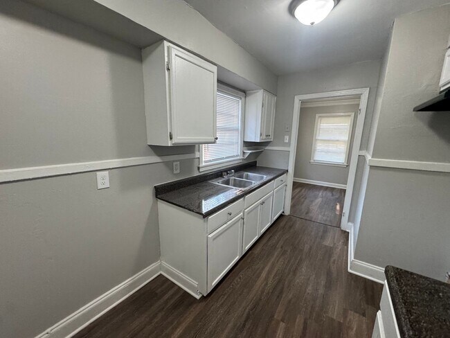 Foto del edificio - 280 Ivan Rd