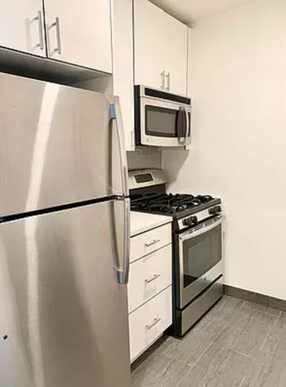 Building Photo - 2 bedroom in NEW YORK NY 10036