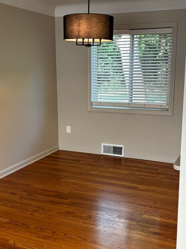 Foto del edificio - 2709 Glenview Ave