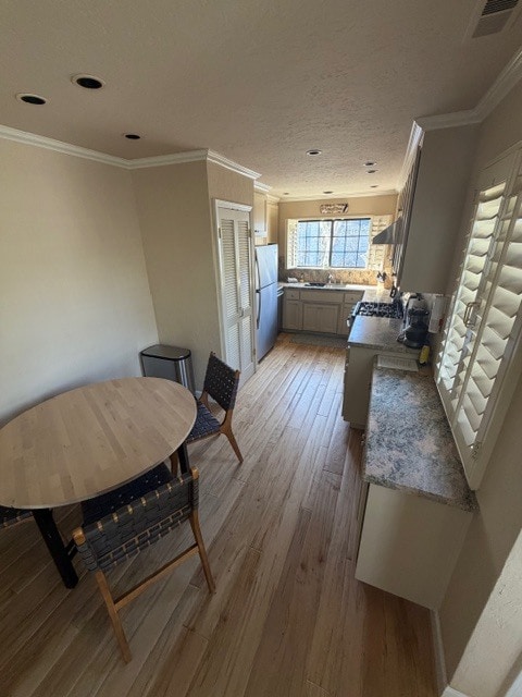 Kitchen area - 147 Southampton Ln