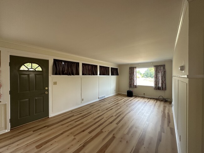 Foto del edificio - 2032 Silverdale Dr