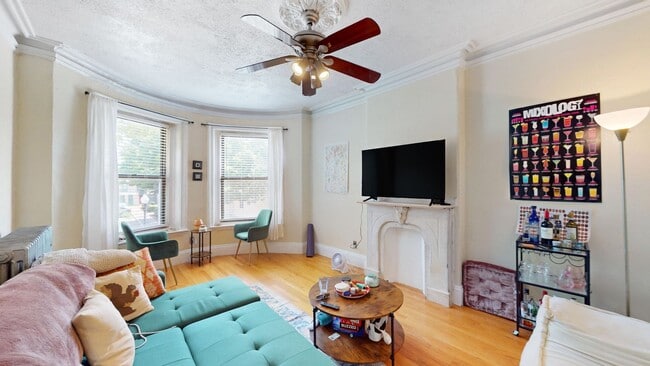 Building Photo - Amazing South-End 3-Bed, 1-Bath Apartment