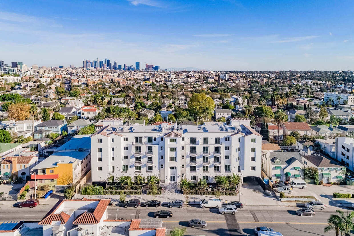 Windsor Square Villas Apartments in Los Angeles, CA Westside Rentals
