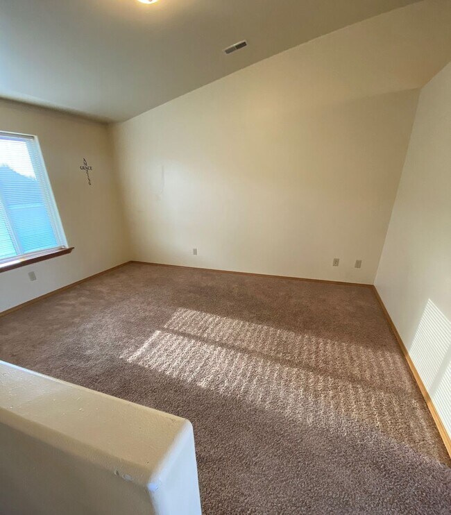 817 W 3rd St Unit 817 West 3rd Street, Laurel, MT 59044 Room for Rent