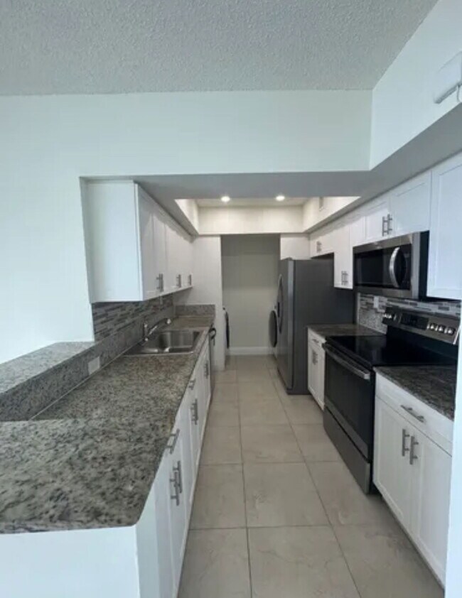 Foto del edificio - 17000 N Bay Rd