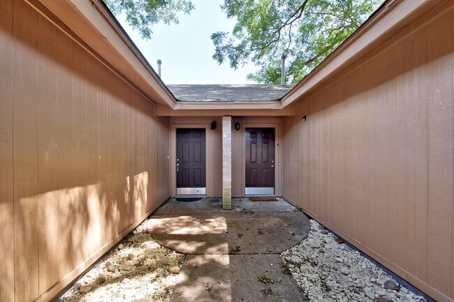 Building Photo - 418 Linden St