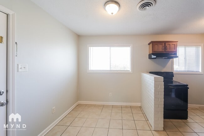 Foto del edificio - 8311 Whitehead Dr