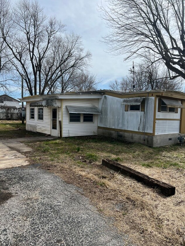 Primary Photo - 2 bedroom, 1.5 bath home in Brookline