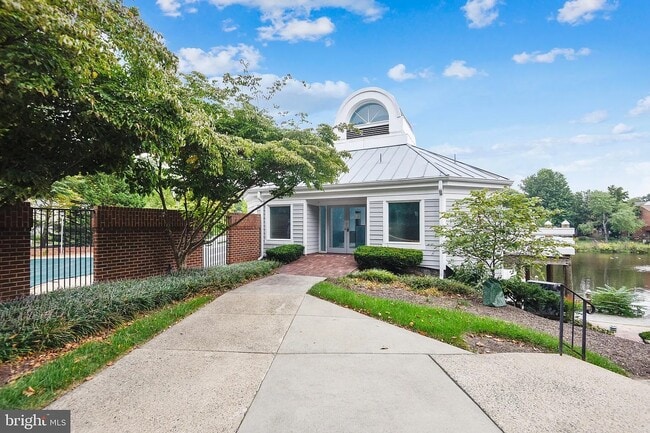 Foto del edificio - 7602 Lakeside Village Dr