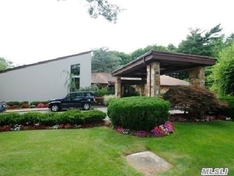 Building Photo - 35 Club Dr N