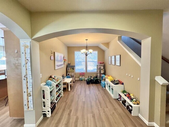 Foto del edificio - Spacious 5bed/2.5bath W/Bonus Room