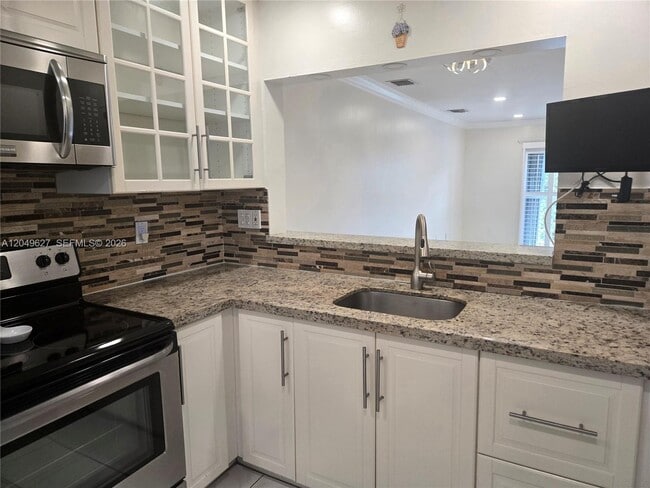 Building Photo - 7970 SW 152nd Ave
