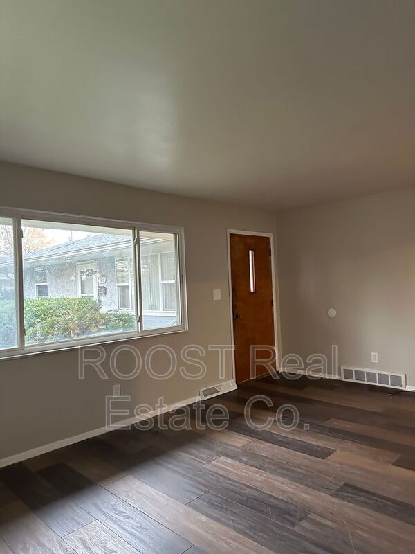 Building Photo - 919-921 Weyant Ave.