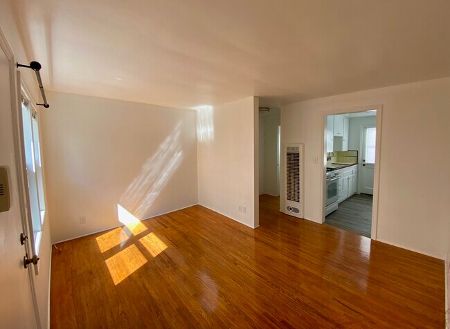 Foto del edificio - 1328 Yale St