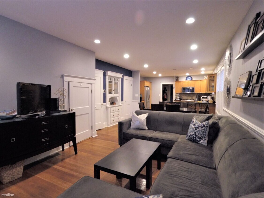 Primary Photo - 1 br, 1 bath Condo - 772 Centre St Apt 3