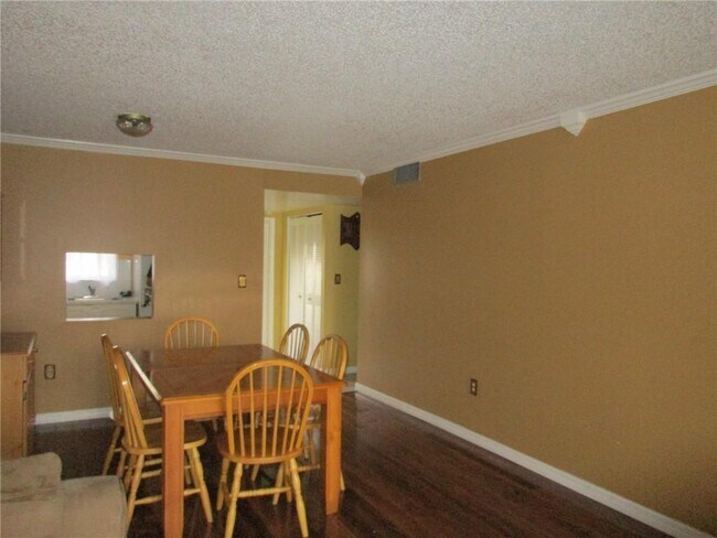 Foto del edificio - 8280 Sunrise Lakes Blvd