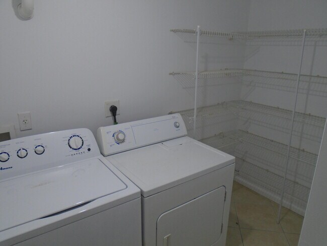 Building Photo - 5860 W Sample Rd