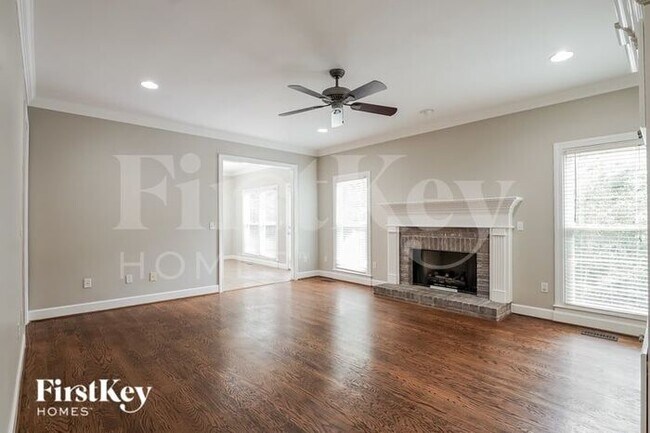 Foto del edificio - 90 Ridgewood Ln