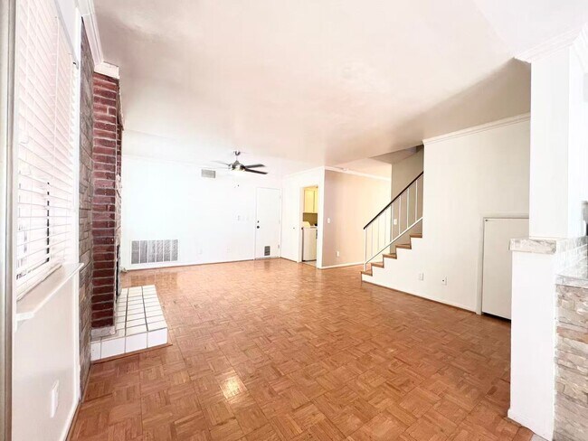 Foto del edificio - Wonderful 2 story single family house with 4 bedrooms and 2.5 baths