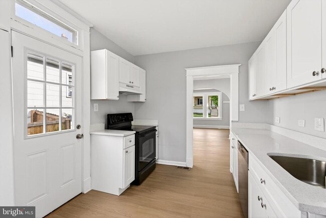 Building Photo - 29 W Elm Ave