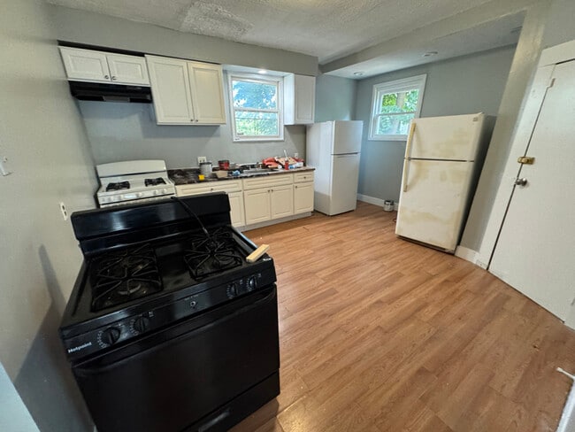Building Photo - 152 Shephard Ave