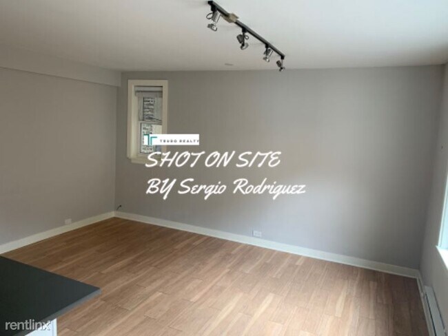 Foto del edificio - 3754 N Southport Ave