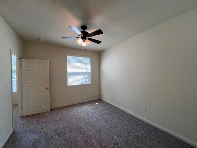 Building Photo - Gated community with pool and clubhouse