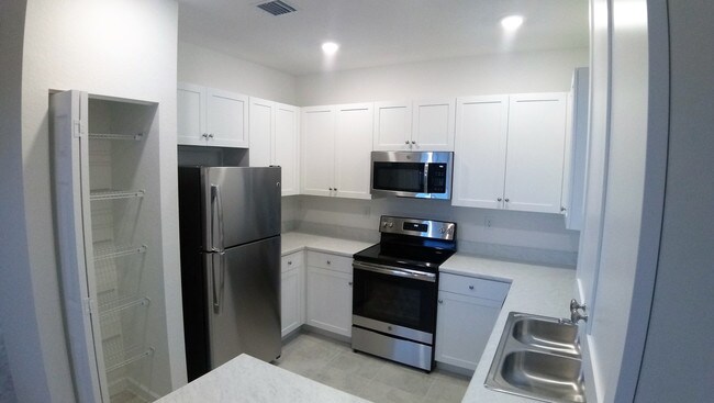 Building Photo - Horizon 5405 NW 27 St Margate